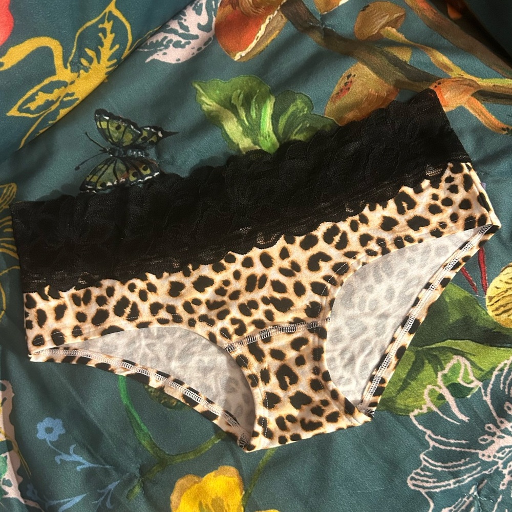 NWT Retired PINK Victoria's Secret Black Lace Leopard Panties Size Small